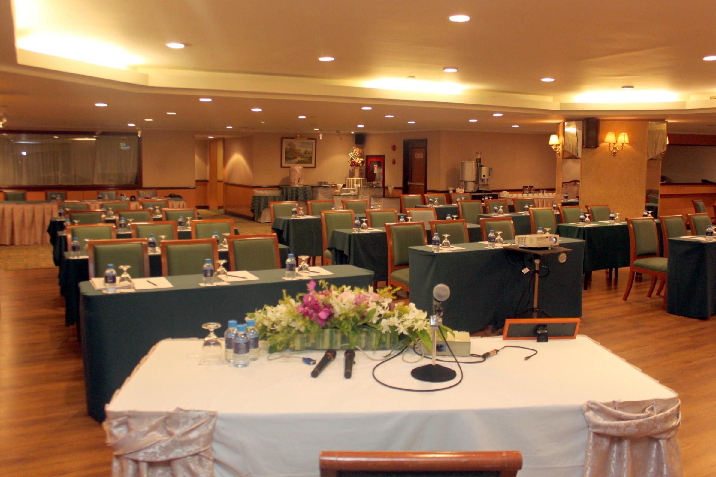 Golden Tulip Sovereign Hotel Bangkok Luaran gambar