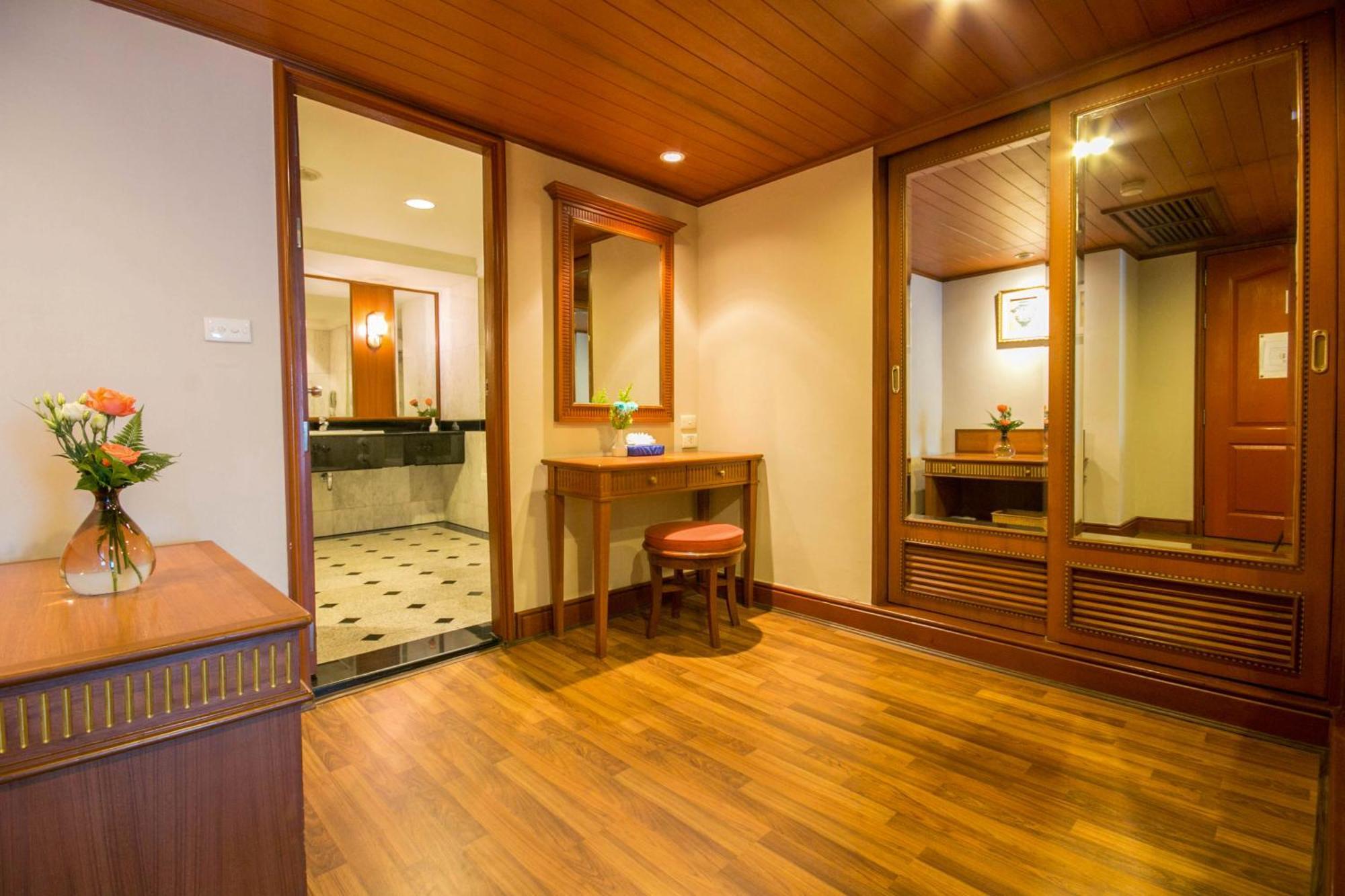 Golden Tulip Sovereign Hotel Bangkok Luaran gambar