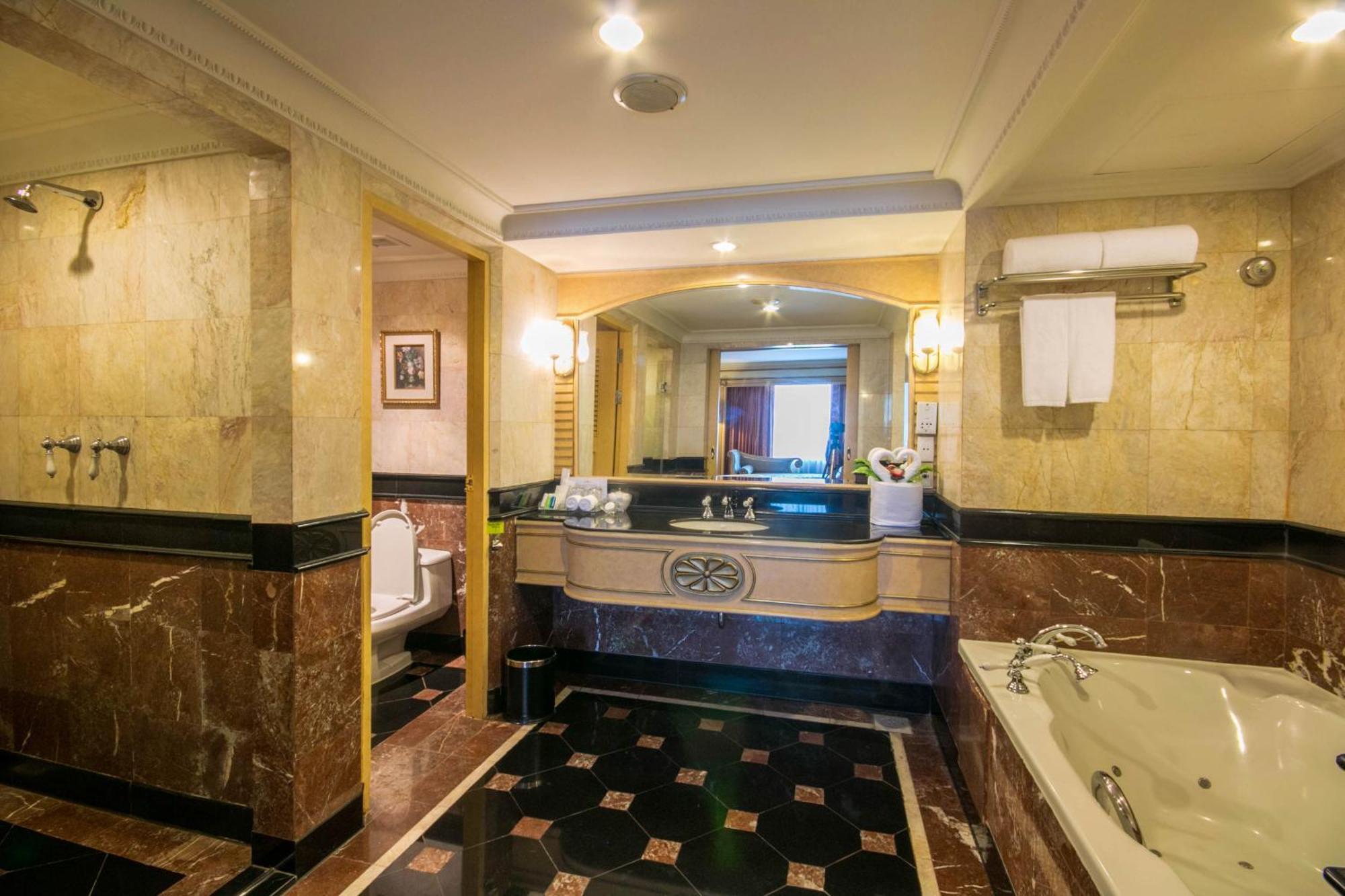 Golden Tulip Sovereign Hotel Bangkok Luaran gambar