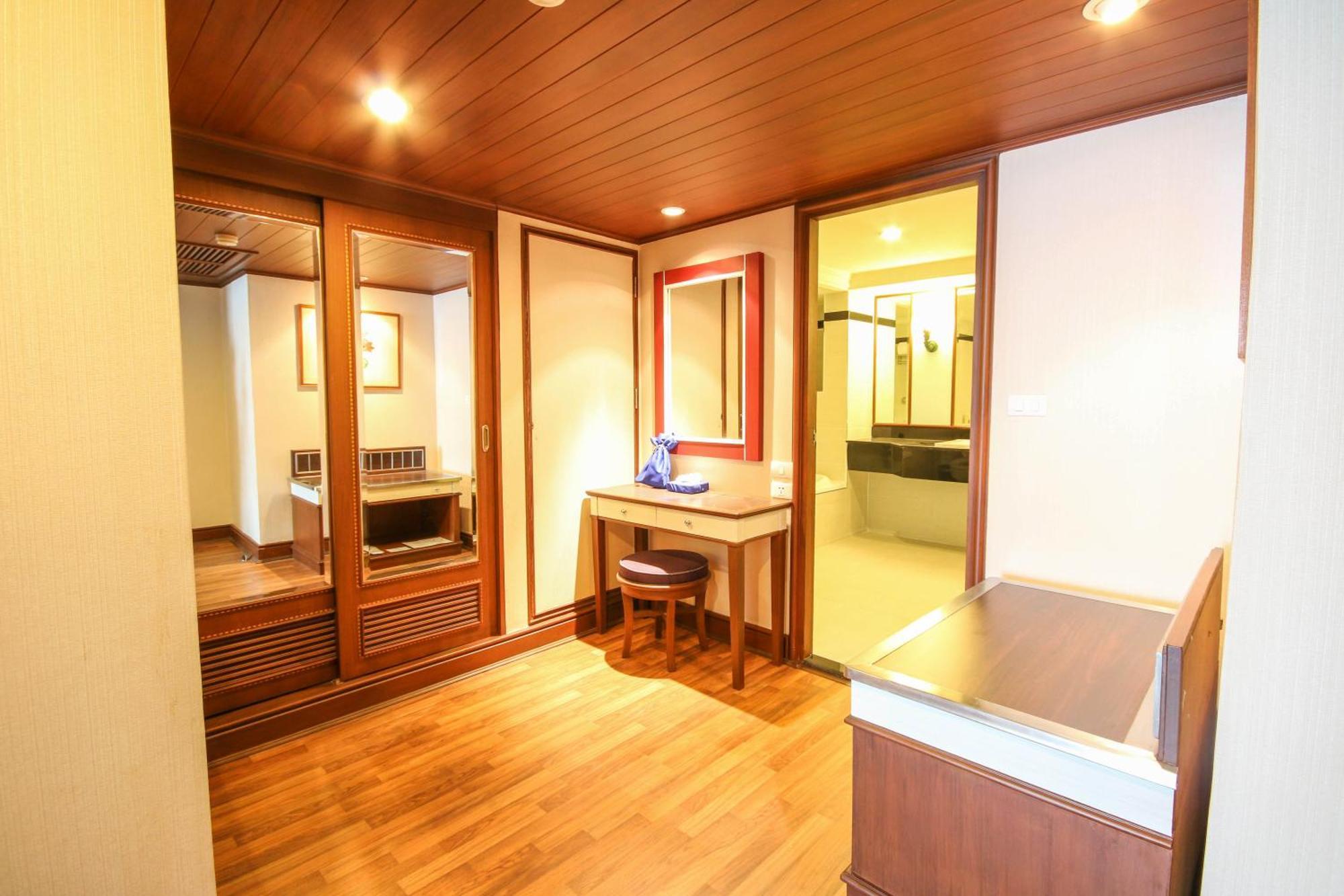 Golden Tulip Sovereign Hotel Bangkok Luaran gambar