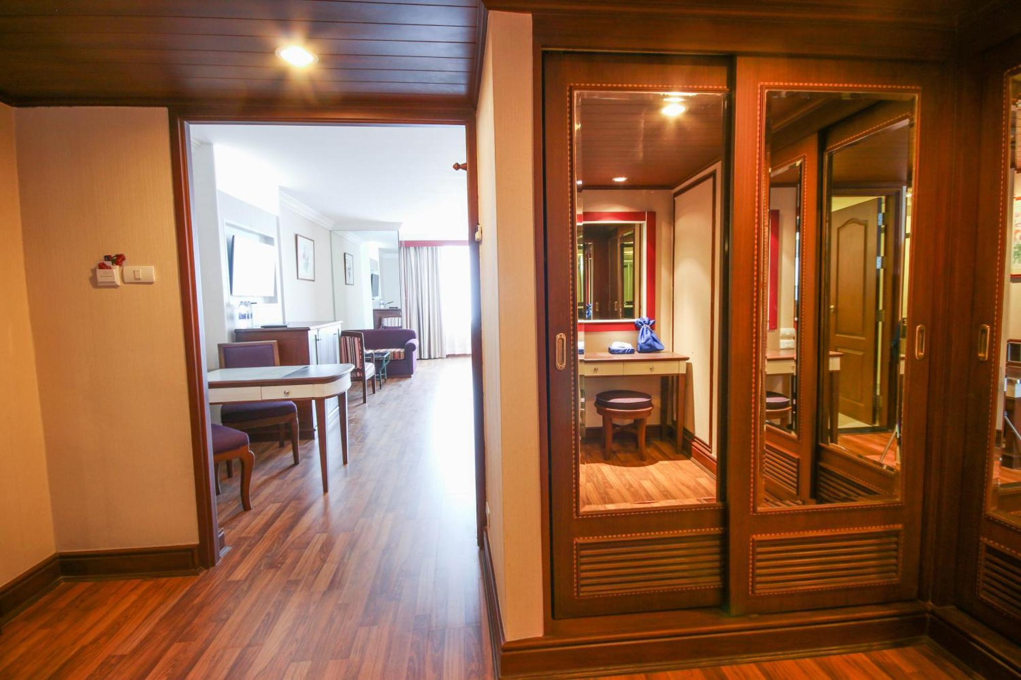 Golden Tulip Sovereign Hotel Bangkok Luaran gambar